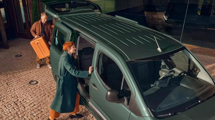 Toyota Proace City Türkiyede yollara çıktı; Bayilerde bu fiyatı kimse tahmin edemedi
