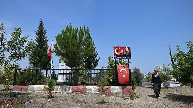 FETÖ darbe girişiminin 8. yılı: Şehit Sevda Güngörün ailesi fotoğraflarla teselli buluyor