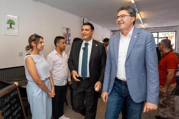 YAPILAN HER HİZMETİN İÇİNDE DE HALK MUTLAKA OLACAK