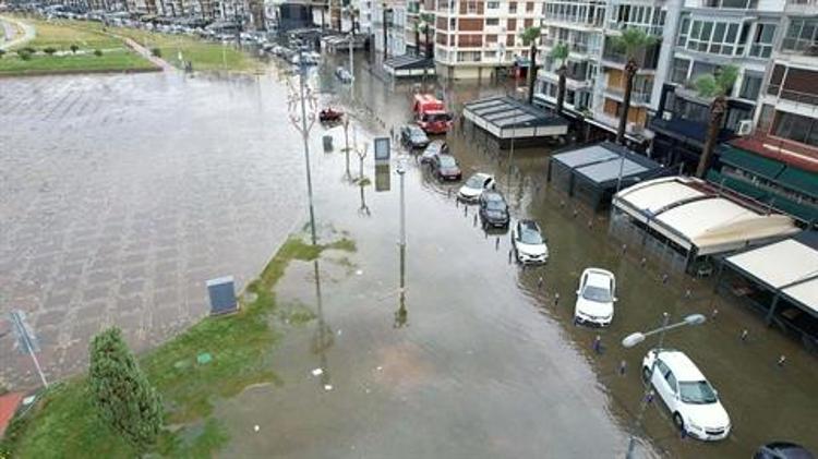 İzmir olası bir depremde sular altında kalabilir: Neredeyse şehrin tamamı denizin içinde olacak
