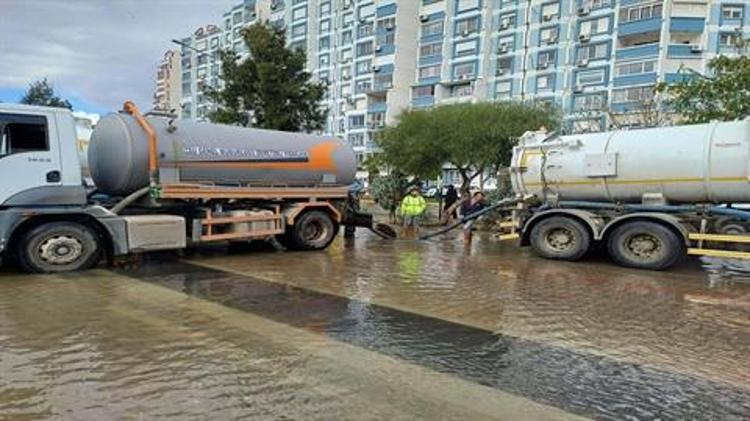 İzmir olası bir depremde sular altında kalabilir: Neredeyse şehrin tamamı denizin içinde olacak