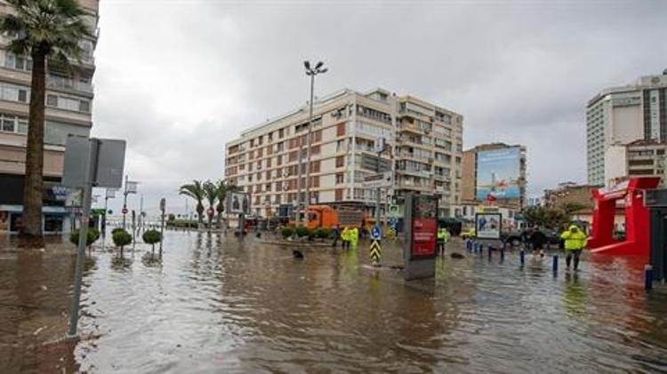 İzmir olası bir depremde sular altında kalabilir: Neredeyse şehrin tamamı denizin içinde olacak