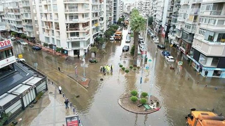 İzmir olası bir depremde sular altında kalabilir: Neredeyse şehrin tamamı denizin içinde olacak