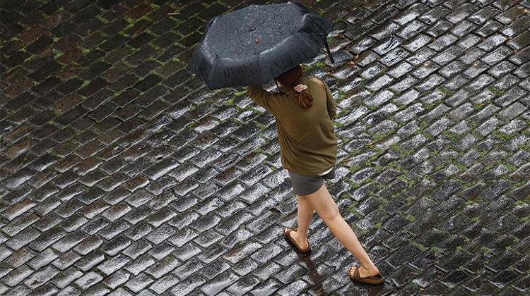 Sağanak yağmur fena vuracak Meteoroloji İstanbul, Ankara, İzmirde alarm verdi: Afetten kendinizi koruyun