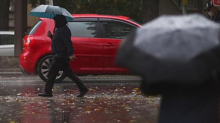 Sağanak yağmur fena vuracak Meteoroloji İstanbul, Ankara, İzmirde alarm verdi: Afetten kendinizi koruyun