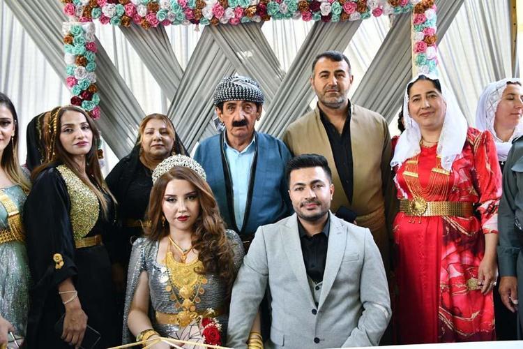 Şırnakta misafirlerin oluşturduğu halay metrelerce uzadı Düğünde takılan altın ve dövizler ise dudakları uçuklattı