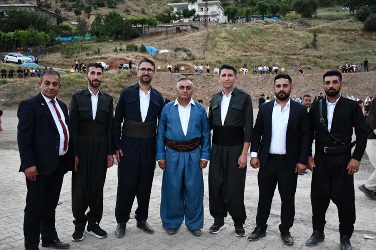Şırnakta misafirlerin oluşturduğu halay metrelerce uzadı Düğünde takılan altın ve dövizler ise dudakları uçuklattı