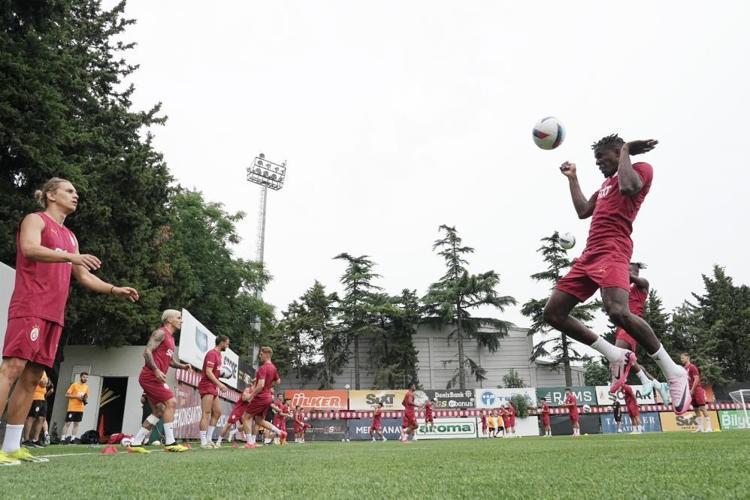 Zaha dayanamadı, patladı Okan Burukun ismini anıp itiraf etti: Hiç normal değil, kimse bilmiyor
