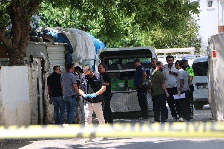 Adıyamanda dehşete düşüren olay Tartıştığı eşini boğarak öldüren koca, cesedini torbayla bahçeye attı