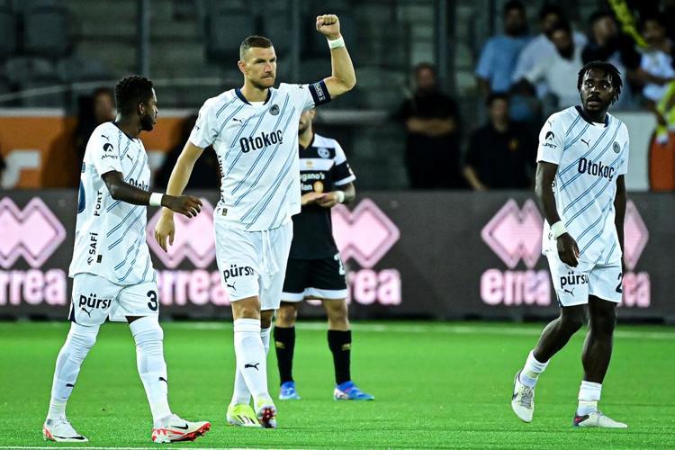 Fenerbahçe, 7 gollü maçta gülen taraf oldu Heyecan D-Smartta yaşandı
