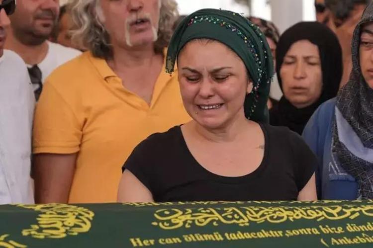 Ankarada asansör faciası 13 yaşındaki Beren kurtarılırken hayatını kaybetti