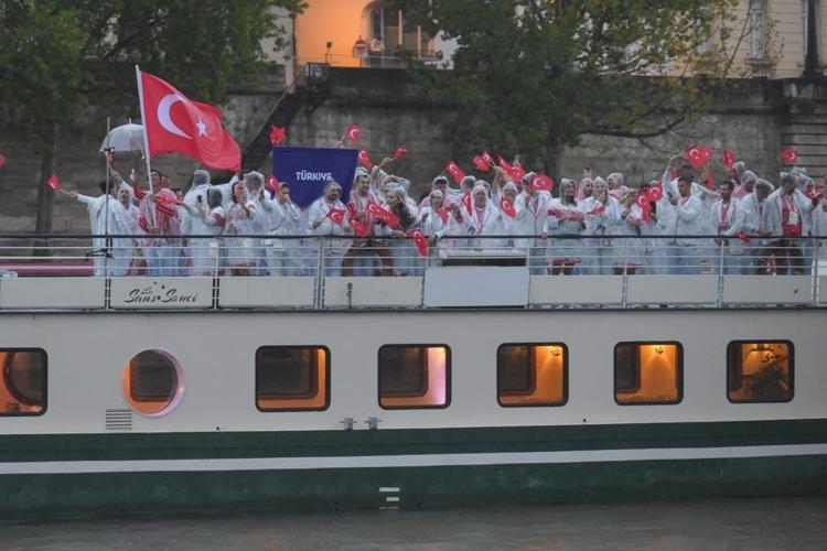 Paris 2024 Olimpiyat Oyunlarında görkemli açılış Oyunlar tarihinde bir ilk gerçekleşti