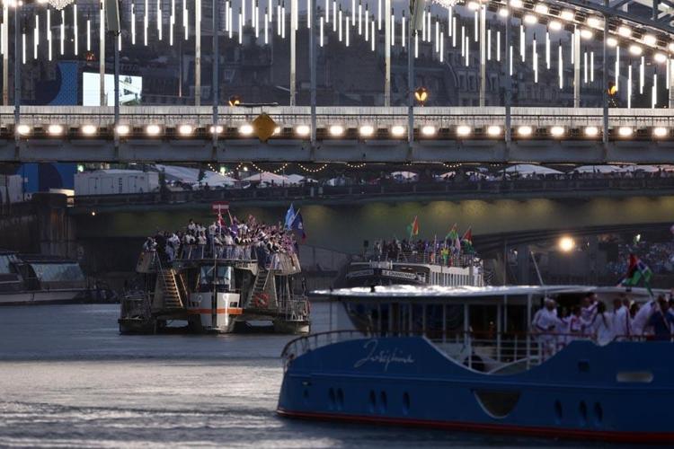 Paris 2024 Olimpiyat Oyunlarında görkemli açılış Oyunlar tarihinde bir ilk gerçekleşti