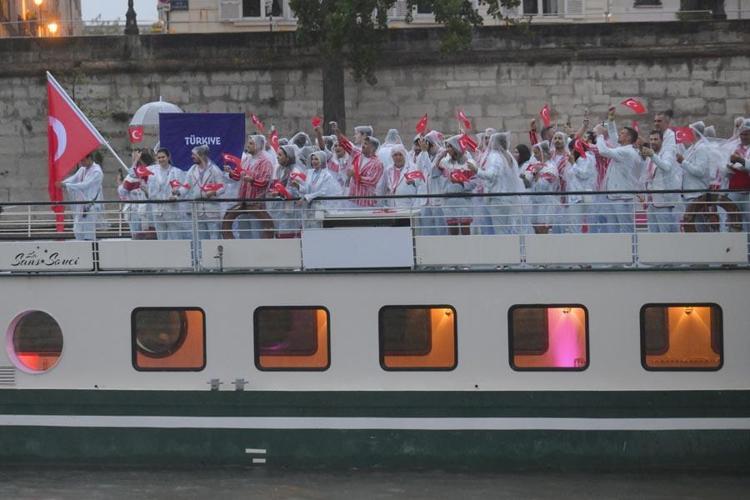 Paris 2024 Olimpiyat Oyunlarında görkemli açılış Oyunlar tarihinde bir ilk gerçekleşti