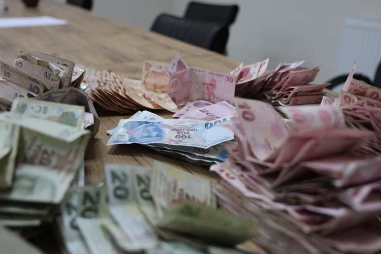 Elazığda dilencinin bir günlük kazancı şok etti Yıla vurulduğunda servet yapıyor