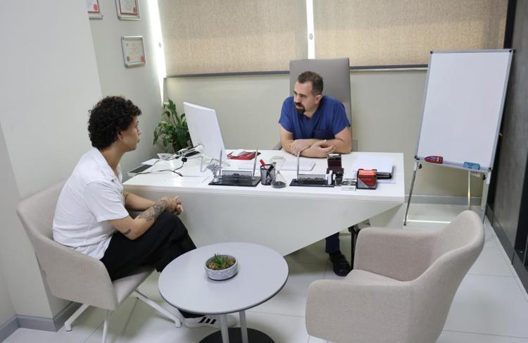 1,5 yılda verdiği kilolar başına dert açtı: Kimlik ve pasaportunu verdiği DNA örneği ile değiştirdi