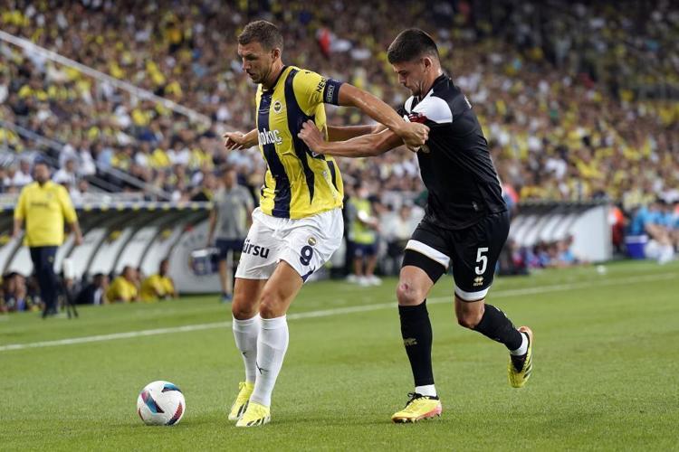 Fenerbahçede 2 ayrılık birden Yaptığı hareket sonu oldu, Mourinho artık görmek istemiyor