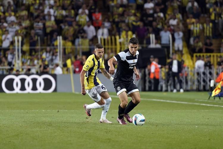 Fenerbahçede 2 ayrılık birden Yaptığı hareket sonu oldu, Mourinho artık görmek istemiyor
