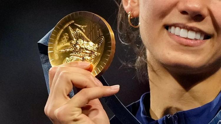 Olimpiyatlarda madalya kazanan sporculara ülkelerin verdiği ödüller Altın madalyaya ev veren ülke de var, ömür boyu maaşa bağlayan da