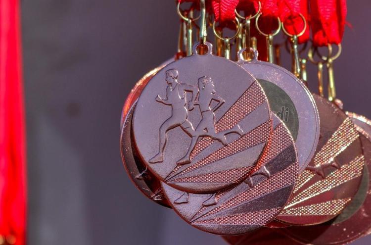 Olimpiyatlarda madalya kazanan sporculara ülkelerin verdiği ödüller Altın madalyaya ev veren ülke de var, ömür boyu maaşa bağlayan da