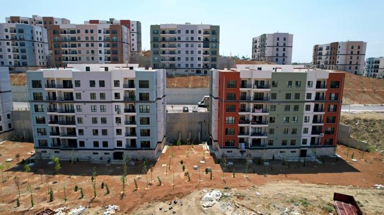 Adanada TOKİ Konutları yükselmeye devam ediyor: 3 vardiya sistemiyle gece gündüz çalışılıyor