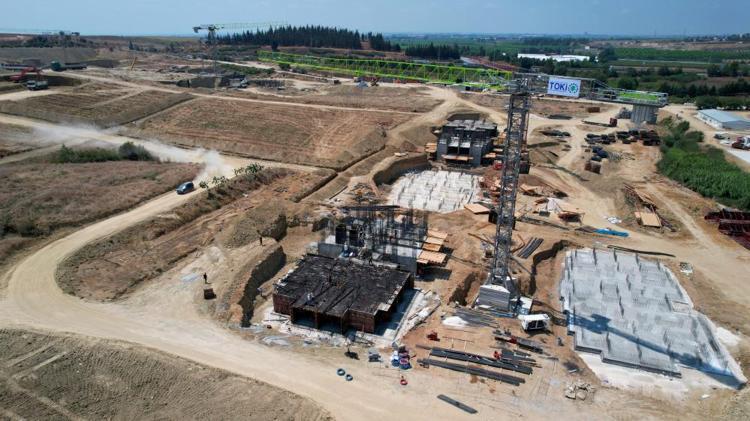 Adanada TOKİ Konutları yükselmeye devam ediyor: 3 vardiya sistemiyle gece gündüz çalışılıyor