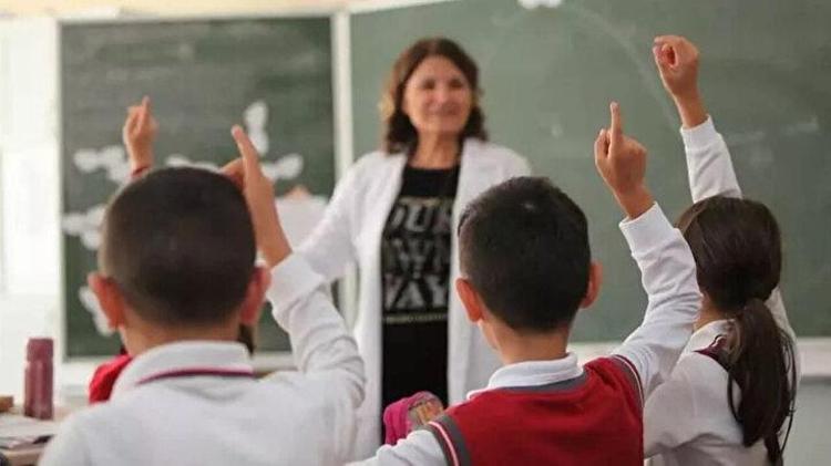 Yaz tatili 20 gün kısalıyor mu Okullar bu yıl erken mi açılacak MEB duyurdu