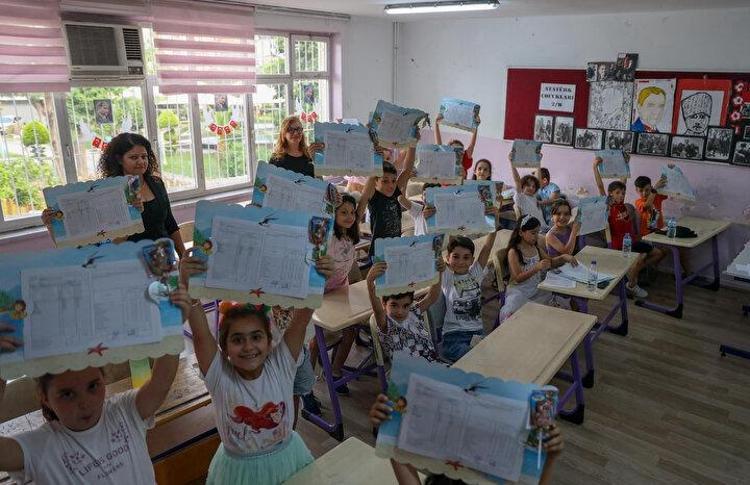 Yaz tatili 20 gün kısalıyor mu Okullar bu yıl erken mi açılacak MEB duyurdu