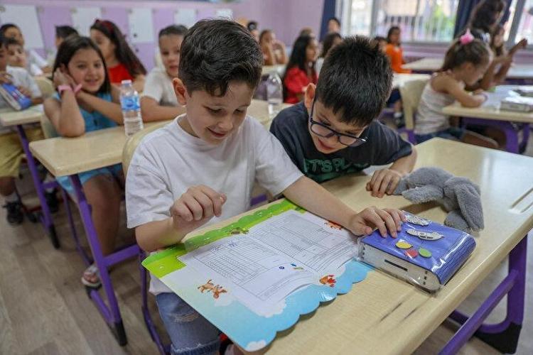Yaz tatili 20 gün kısalıyor mu Okullar bu yıl erken mi açılacak MEB duyurdu