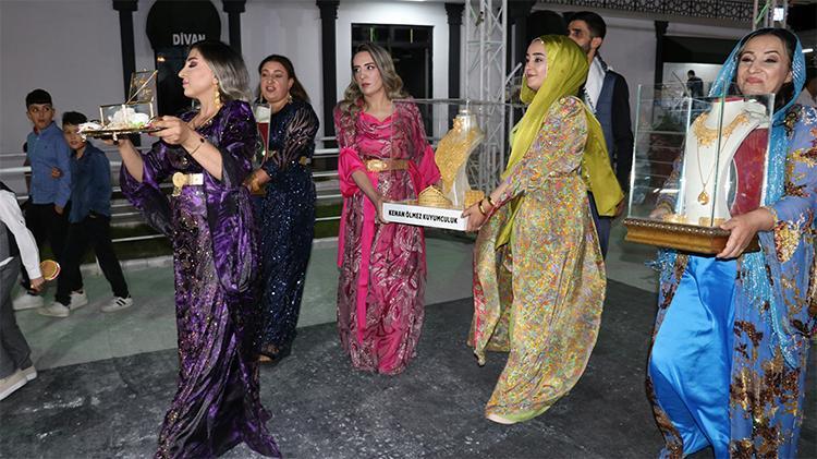 Vanda aşiret düğünü: Geline kilolarca altın, damada 3 milyon TL takıldı