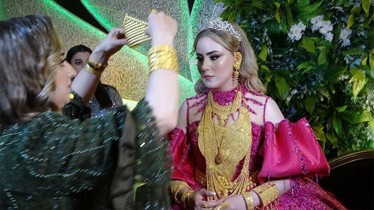 Vanda aşiret düğünü: Geline kilolarca altın, damada 3 milyon TL takıldı