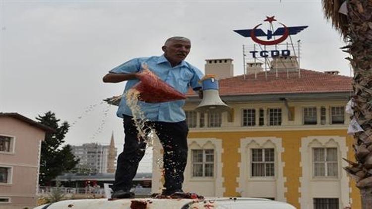 İNSANLARDAN DARBE YEDİKÇE YILANLARI SEVMEYE BAŞLADIM