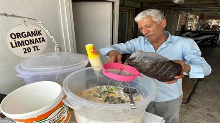 Yakaladığı yılanlarla şov yaparken ısırılmıştı Yılancı Osmanın hayat hikayesinden bir aile dramı çıktı