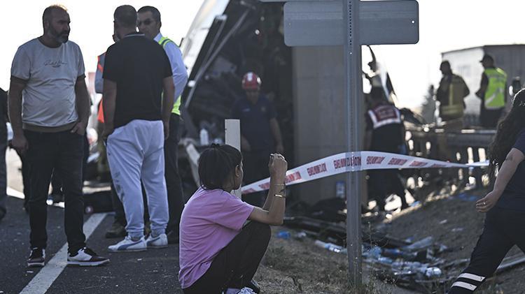 Ankarada korkunç kaza Otobüs ikiye ayrıldı, 9 can kaybı, 26 yaralı, kameraya böyle yansıdı