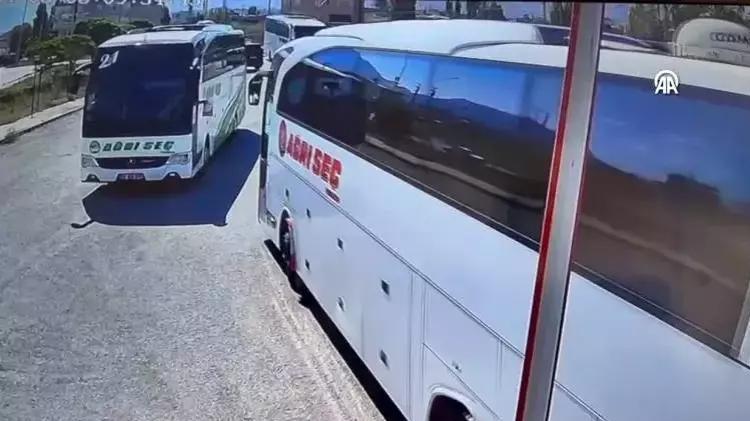 Ankarada korkunç kaza Otobüs ikiye ayrıldı, 9 can kaybı, 26 yaralı, kameraya böyle yansıdı