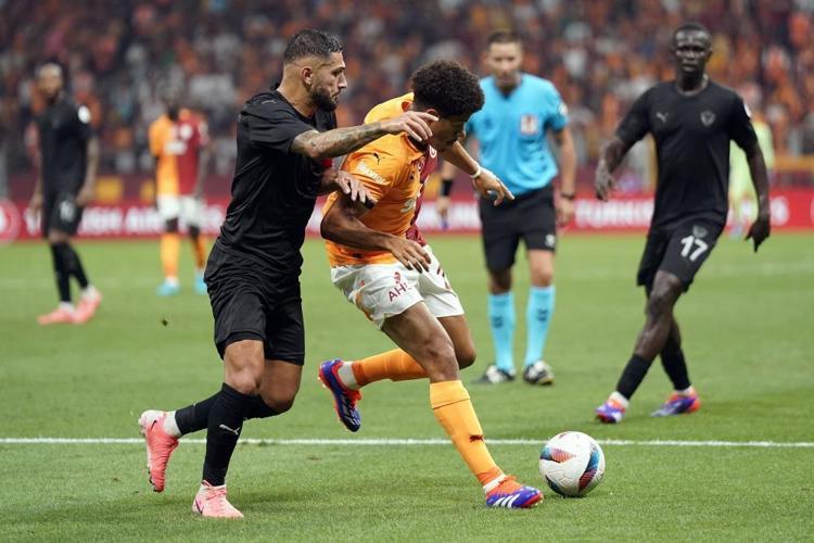 Galatasaray - Hatayspor maçında penaltı olay oldu: Hakkınız yok, kabul edilemez
