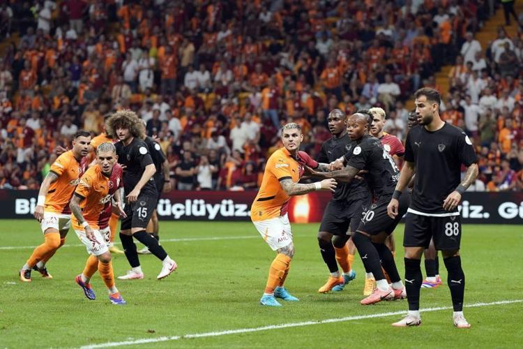 Galatasaray - Hatayspor maçında penaltı olay oldu: Hakkınız yok, kabul edilemez