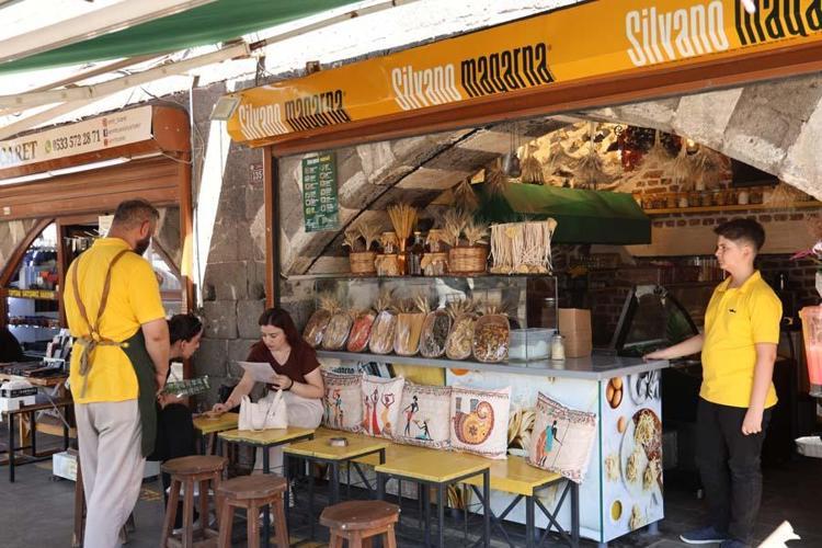 “Her şeyin organik olması bizi cezbetti. İtalya’daymışız gibi hissettik”