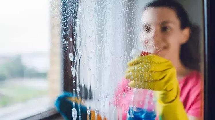 Ev temizliğinde tozları kovan formül Komşular çatır çatır çatlayacak