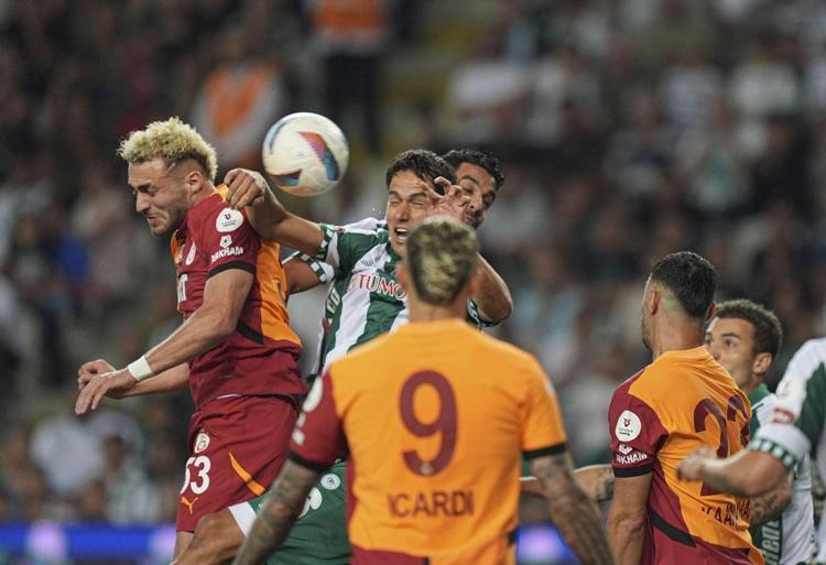 Konyaspor Galatasaray maçında gol düellosu 3 puan Aslanın