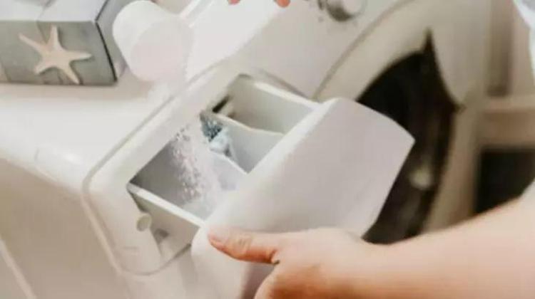 Pamuk gibi çamaşırlar için en etkili deterjan Yağı kiri bir tek o tek seferde söküyor