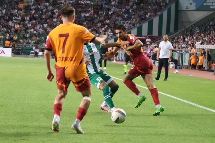 21inci dakikada Abdülkerim Bardakcının Ndaoya faulü...