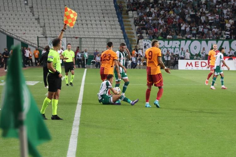 Galatasarayın golü iptal oldu, ortalık karıştı Ofsayt yok, Icardiye yapma dedi