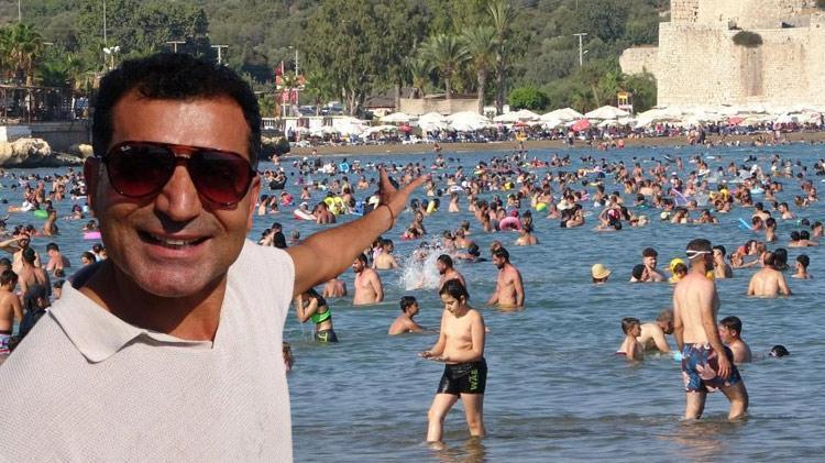 Ne Çeşme ne de Bodrum tatilciler tarihi plaja akın etti Rus turistler yoğun ilgi gösterdi
