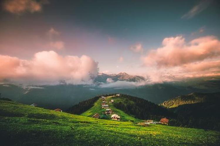 Tatil tercihleri değişti Egeye gidemeyen Karadenize koştu, 5 gece 7 bin TL