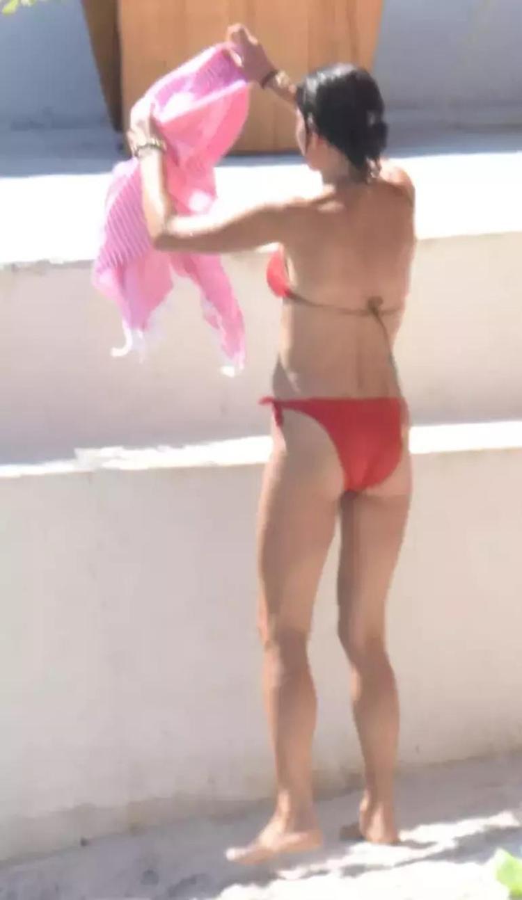 Hande Ataizi denizden çıkmak bilmedi Bodrum tatiline devam ediyor