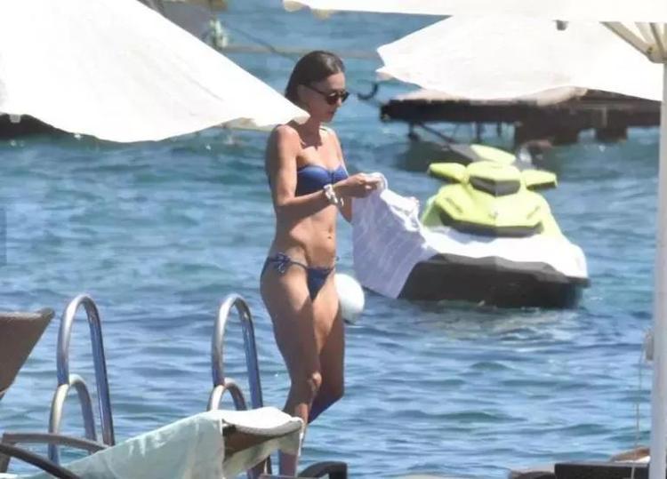 Hande Ataizi denizden çıkmak bilmedi Bodrum tatiline devam ediyor