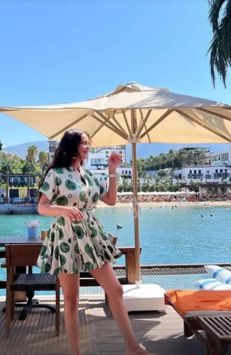 Gülsim Ali tatil pozlarını peş peşe paylaştı Instagram yasağını detoks olarak yorumlamıştı