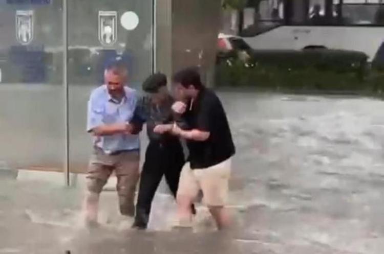 ANKARADA ALT GEÇİTLERİ SU BASTI