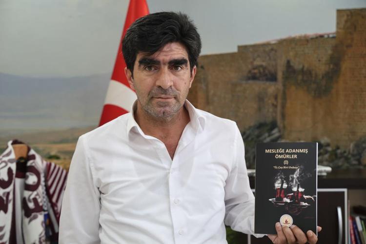 Elazığda mesleğinde 30 yılı aşmış esnafların hayatı kitap oldu: Hâtıraları tek tek kayıt altında